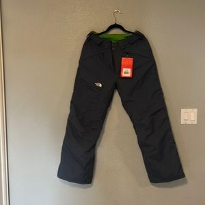 COPY - North face brand new snow plants